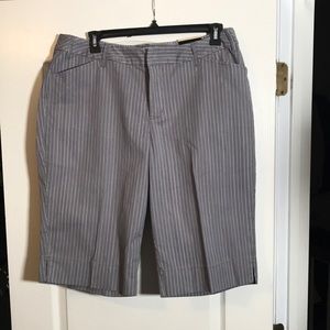 💥BUNDLE 2/$15 BIN9 NWT Venezia striped Bermuda’s